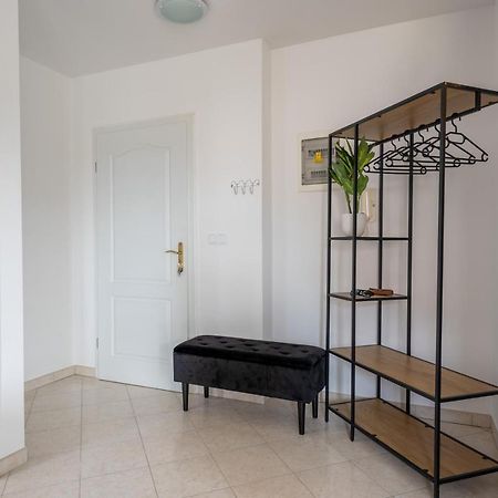 Charmante Wohnung Fusslaeufig Zum Meer In Funtana Bagian luar foto