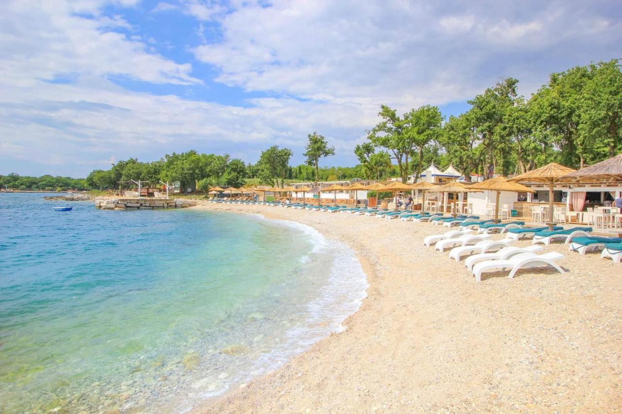 Charmante Wohnung Fusslaeufig Zum Meer In Funtana Bagian luar foto