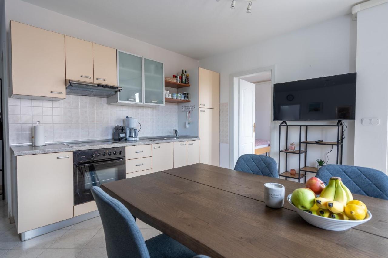 Charmante Wohnung Fusslaeufig Zum Meer In Funtana Bagian luar foto