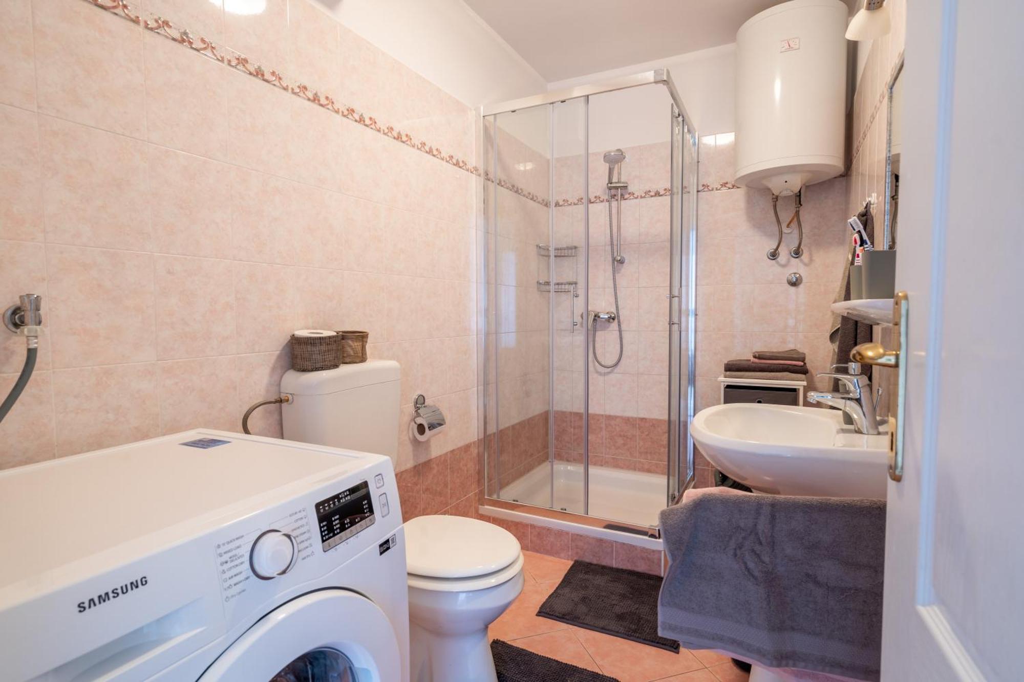 Charmante Wohnung Fusslaeufig Zum Meer In Funtana Bagian luar foto