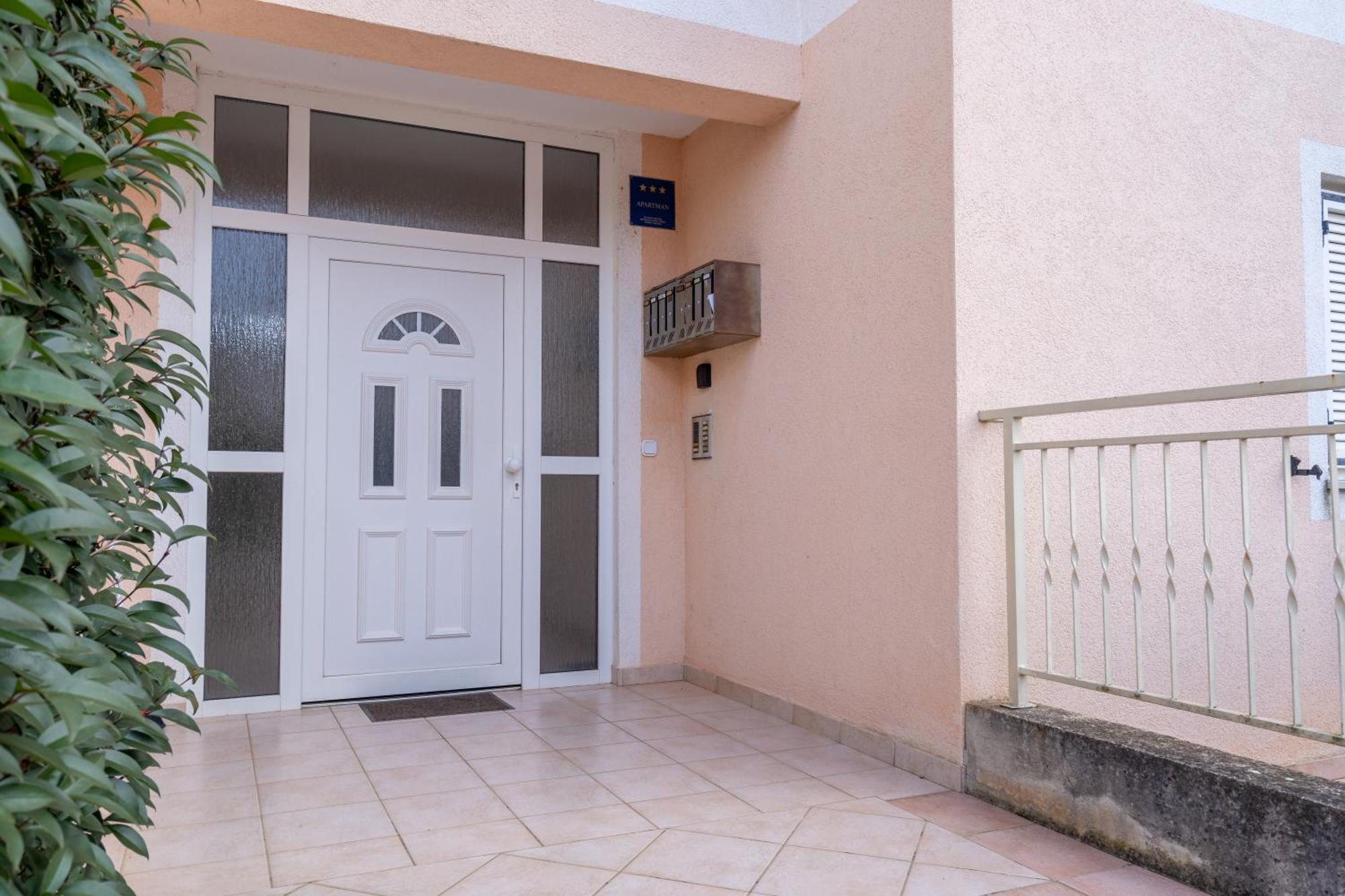 Charmante Wohnung Fusslaeufig Zum Meer In Funtana Bagian luar foto